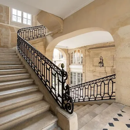 Halles - Luxury In The Heart Of Paris